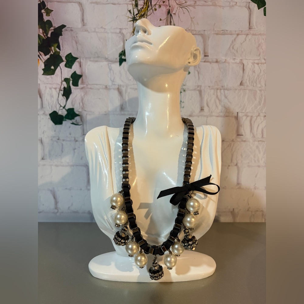 High end European made Elegant Black and Silver Pearl Necklace🖤🩶